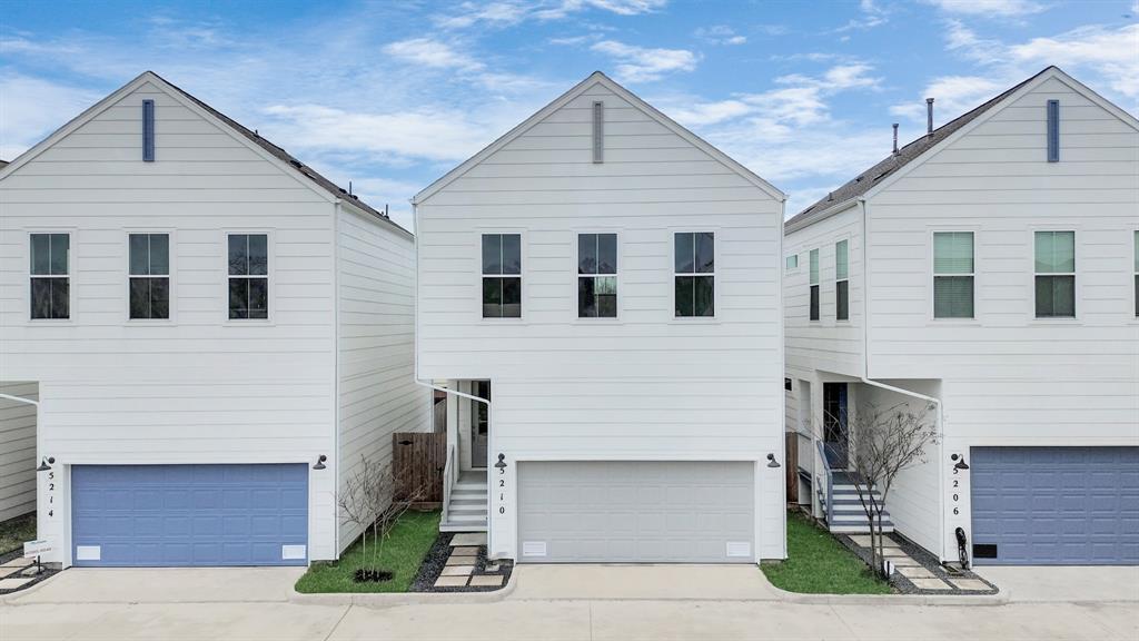 5210 Burress Springs Ln in Houston, TX - Building Photo