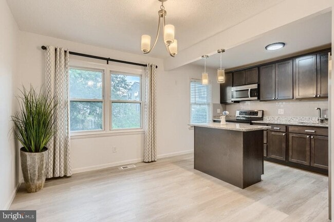 property at 9 Robinway Ct