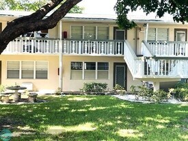 218 Farnham J in Deerfield Beach, FL - Building Photo
