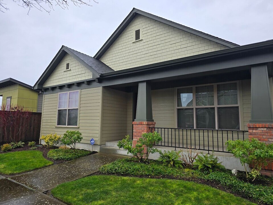 1220 Little John Ln in Eugene, OR - Building Photo