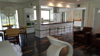 7108 NW 66th St in Tamarac, FL - Building Photo - Building Photo