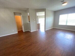 330 Mistletoe Ln in Kyle, TX - Building Photo - Building Photo