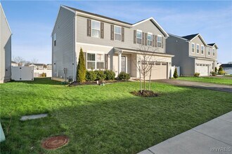 32 Florence Ln in Amherst, NY - Building Photo - Building Photo
