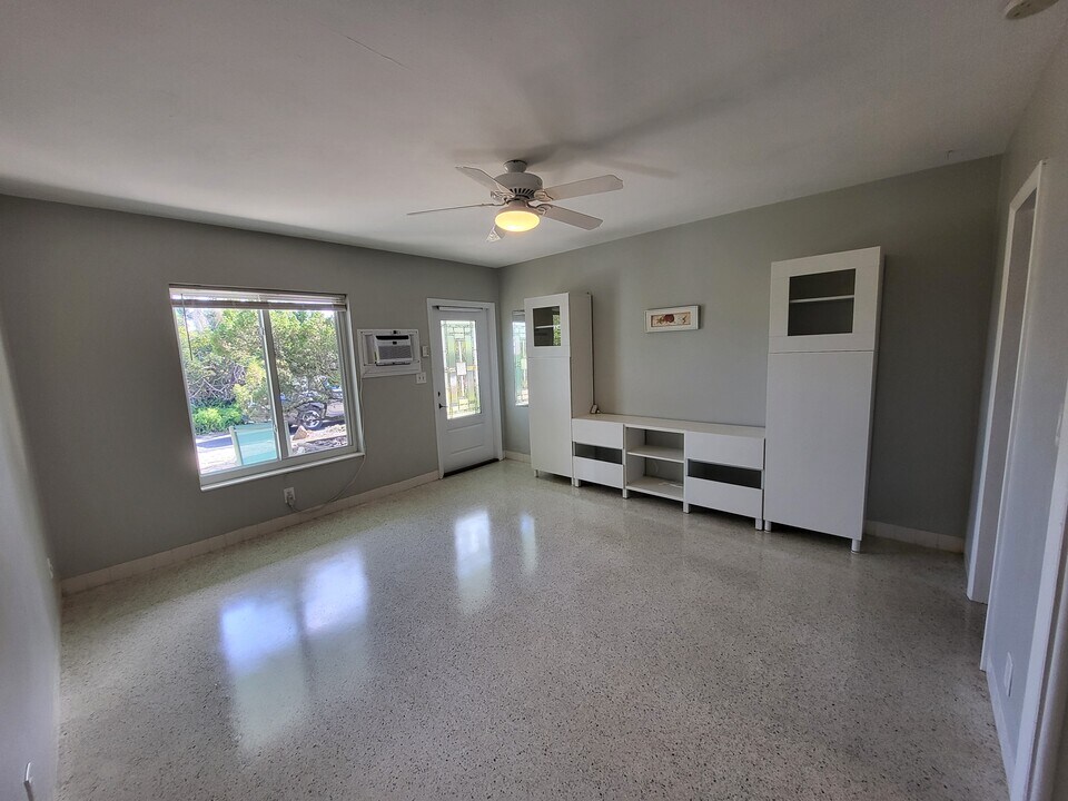 2297 NE 2nd Ave, Unit #B in Boca Raton, FL - Foto de edificio