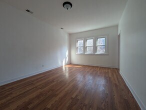 1520 W Melrose St, Unit 2F in Chicago, IL - Building Photo - Building Photo