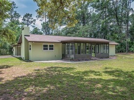 38 Duncan Dr in Crawfordville, FL - Building Photo