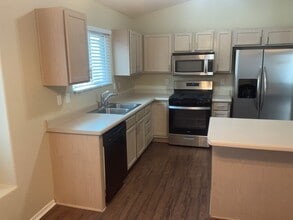 736 Autumn Meadows Dr in Rio Rancho, NM - Building Photo - Building Photo