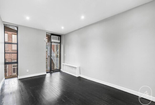 10 E 13th St in New York, NY - Building Photo - Building Photo
