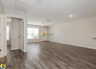 8024 Juniper Rd, Unit 4 in Ocala, FL - Foto de edificio - Building Photo