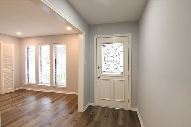 12511 Ella Lee Ln in Houston, TX - Building Photo - Building Photo