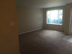 87 Yellowwood Ct, Unit 87 Yellowwood in Glassboro, NJ - Building Photo - Building Photo