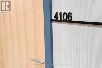 395 Square One Dr in Mississauga, ON - Building Photo - Building Photo