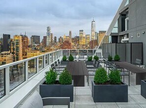 102 Charlton St in New York, NY - Building Photo - Building Photo