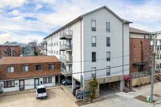613 S Dubuque St in Iowa City, IA - Building Photo - Building Photo