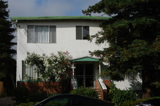 715 N Claremont St in San Mateo, CA - Foto de edificio - Building Photo