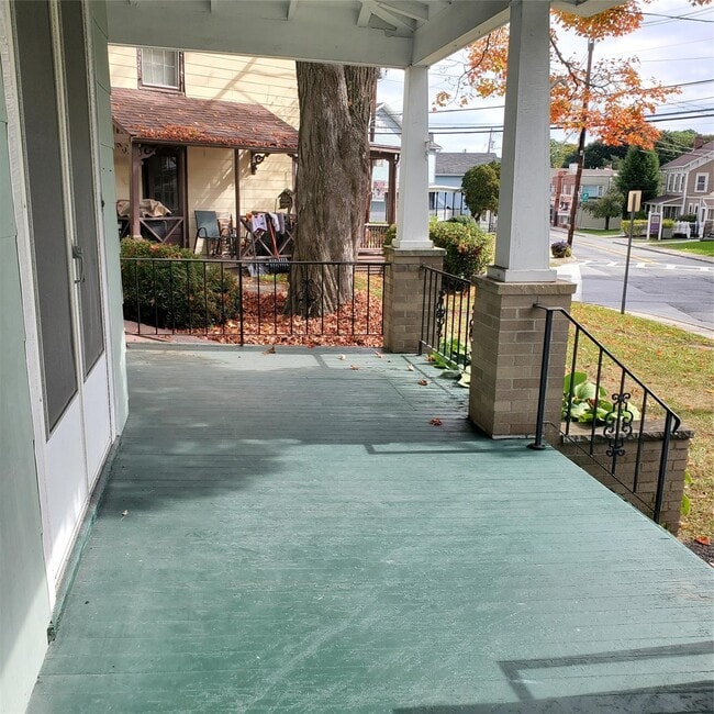 111 Vineyard Ave in Highland, NY - Building Photo - Building Photo