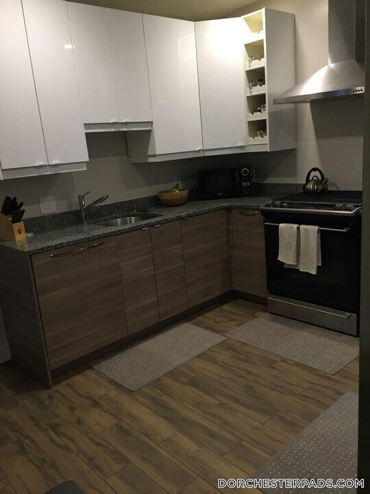 33 Edison Green in Boston, MA - Building Photo
