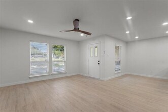 412 N 5th St in Midlothian, TX - Building Photo - Building Photo