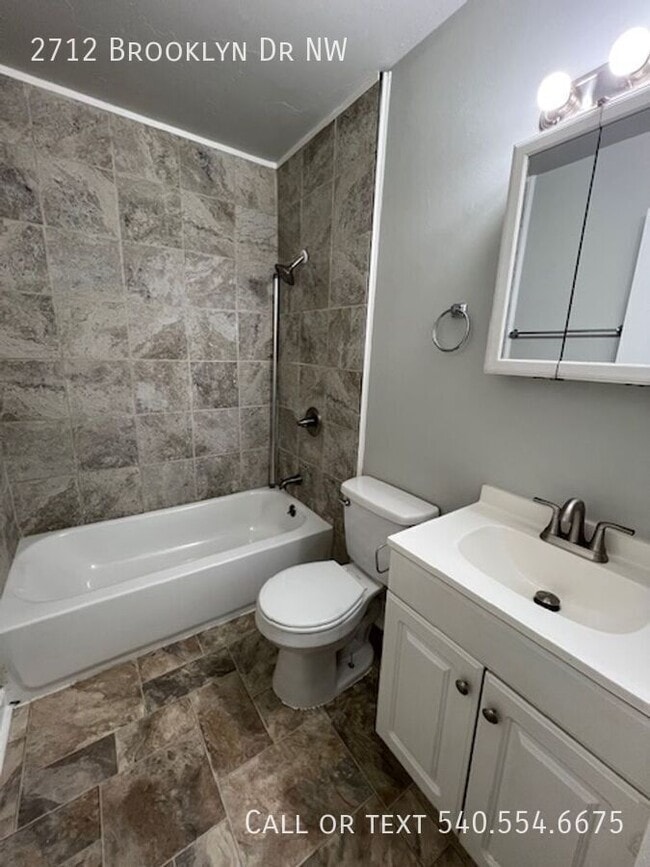 2712 Brooklyn Dr NW in Roanoke, VA - Building Photo - Building Photo