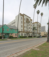 The Oliver Cromwell in Los Angeles, CA - Building Photo - Building Photo