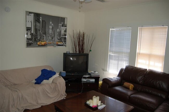 1905 David St in Austin, TX - Foto de edificio - Building Photo