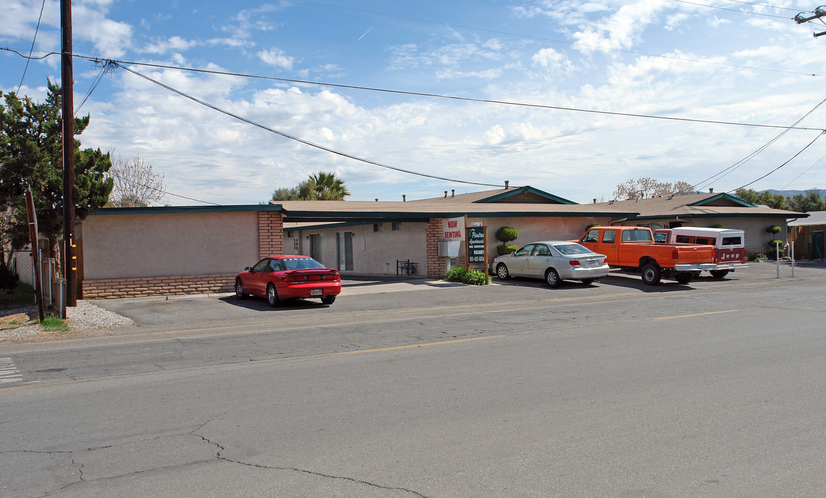 Pinetree in Hemet, CA - Foto de edificio