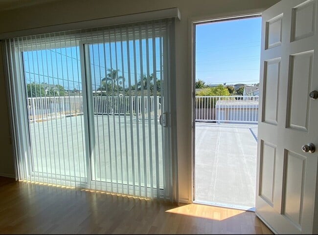 155 Rochester St, Unit 1/2 in Costa Mesa, CA - Building Photo - Building Photo