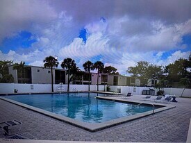 3400 Blue Lake Dr in Pompano Beach, FL - Building Photo