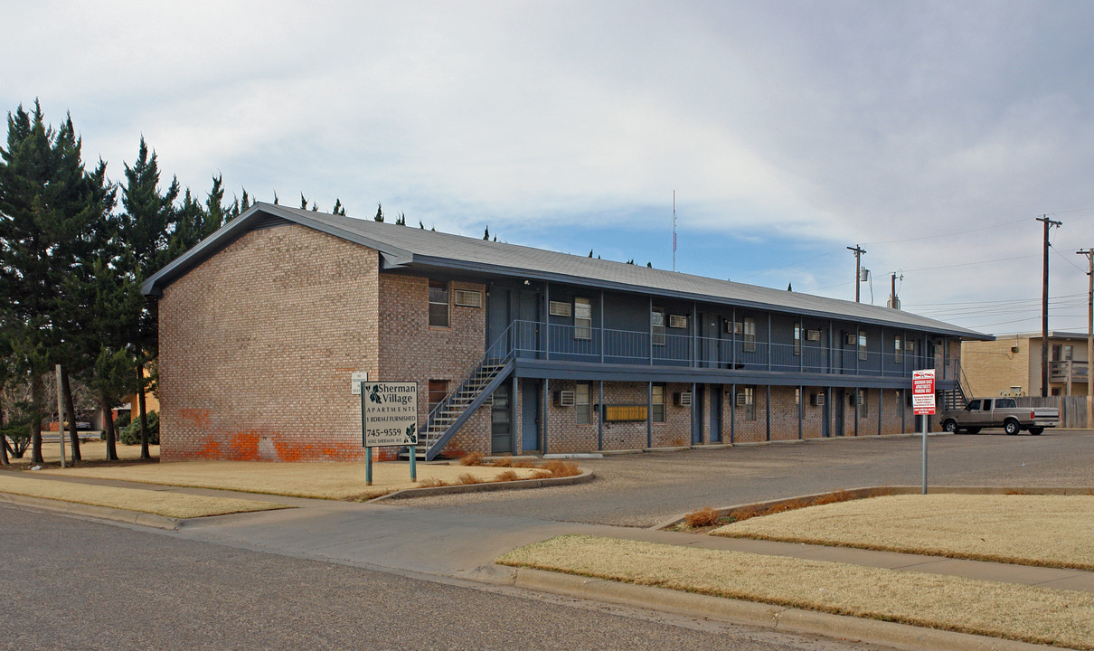 Sherman Village in Lubbock, TX - Foto de edificio