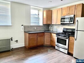 855 Broad St in Ridgefield, NJ - Building Photo - Building Photo