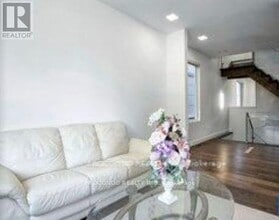 528 Jones Rd in Hamilton, ON - Building Photo - Building Photo