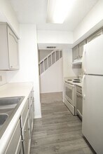 1327 Julienne Pl in San Antonio, TX - Foto de edificio - Building Photo