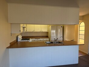 1123 Pittsfield Ln in Ventura, CA - Building Photo - Building Photo