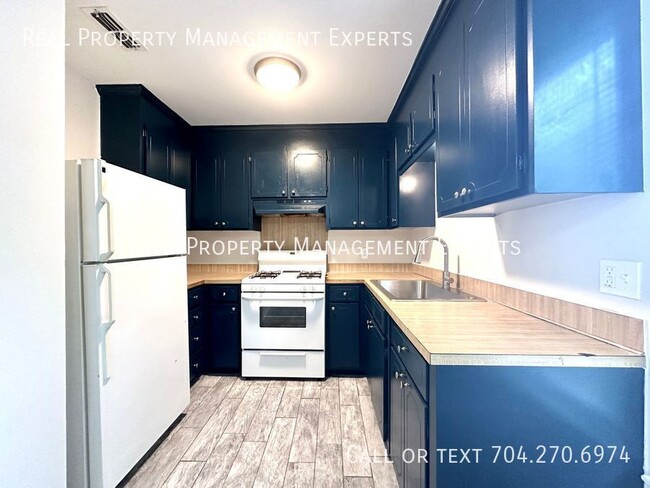 6850 Delta Lake Dr in Charlotte, NC - Building Photo - Building Photo