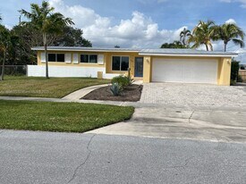 436 Gull Ct in North Palm Beach, FL - Building Photo