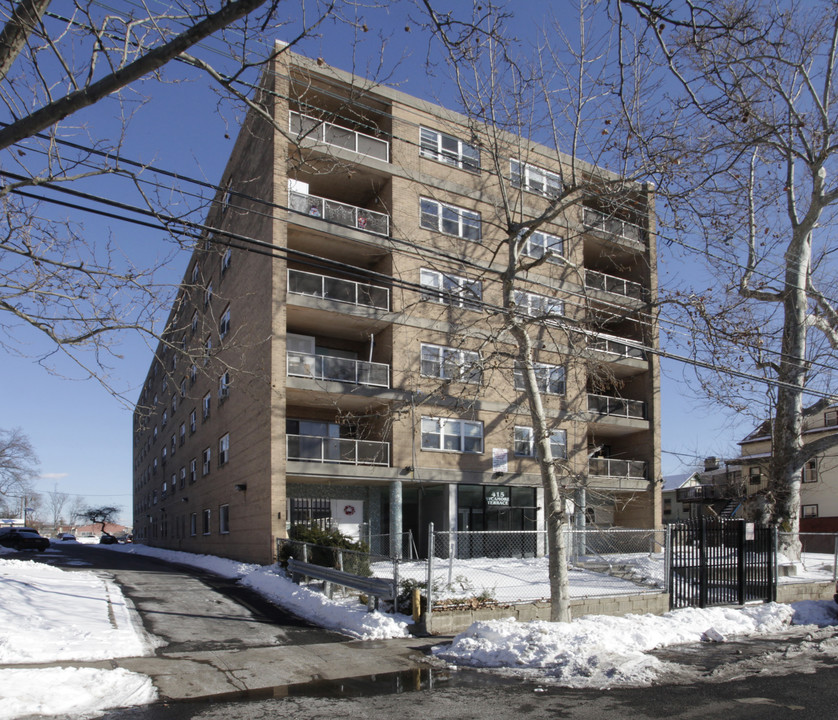 Sycamore Terrace in Elizabeth, NJ - Building Photo