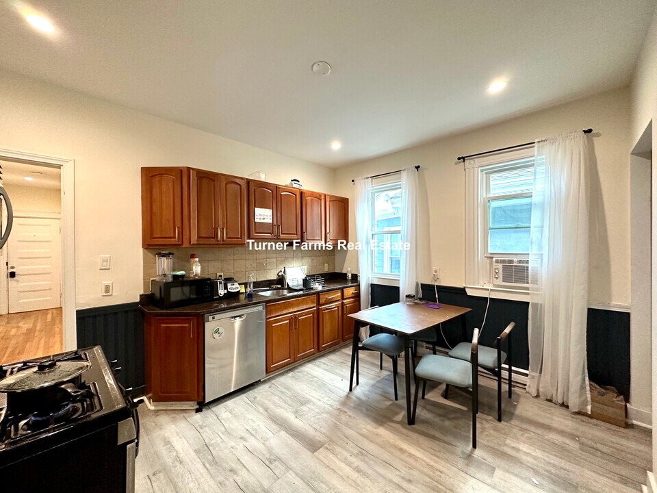 72 Roseclair St, Unit 2 in Boston, MA - Building Photo