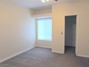 8416 White Eagle Ave, Unit 201 in Las Vegas, NV - Building Photo - Building Photo