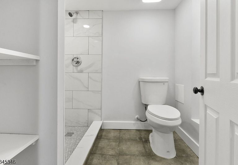 49 Oakwood Ave in Bloomfield, NJ - Building Photo