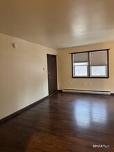 472 Cow Hill Rd in Groton, CT - Building Photo - Building Photo