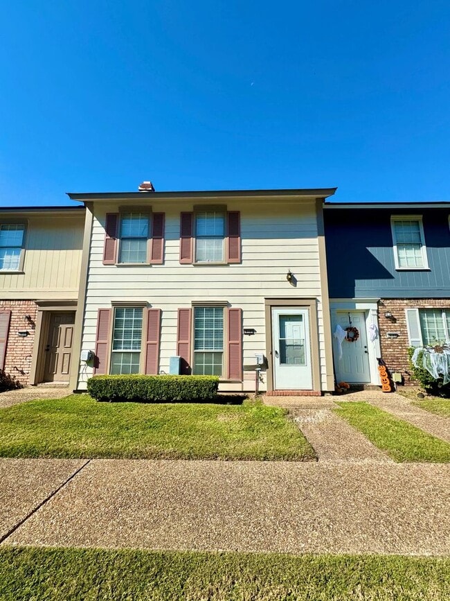 property at 10105 Los Altos Dr