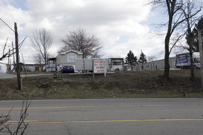 Twin Circles in Mckees Rocks, PA - Building Photo - Building Photo