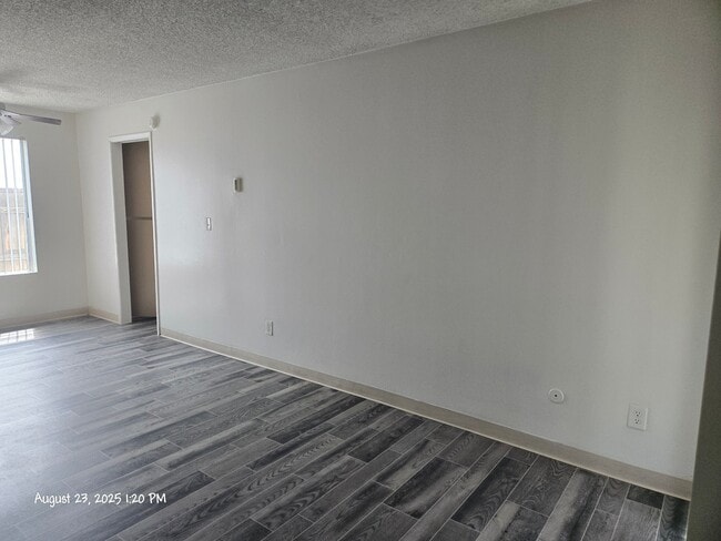 991 N Mollison Ave, Unit 09 in El Cajon, CA - Foto de edificio - Building Photo