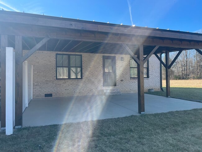 2137 NC-61 in Liberty, NC - Building Photo - Building Photo