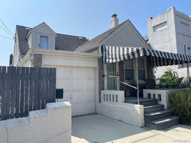 75 Mohawk Ave in East Atlantic Beach, NY - Foto de edificio - Building Photo