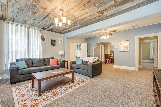 6932 Oakwood St in Jacksonville, FL - Foto de edificio - Building Photo