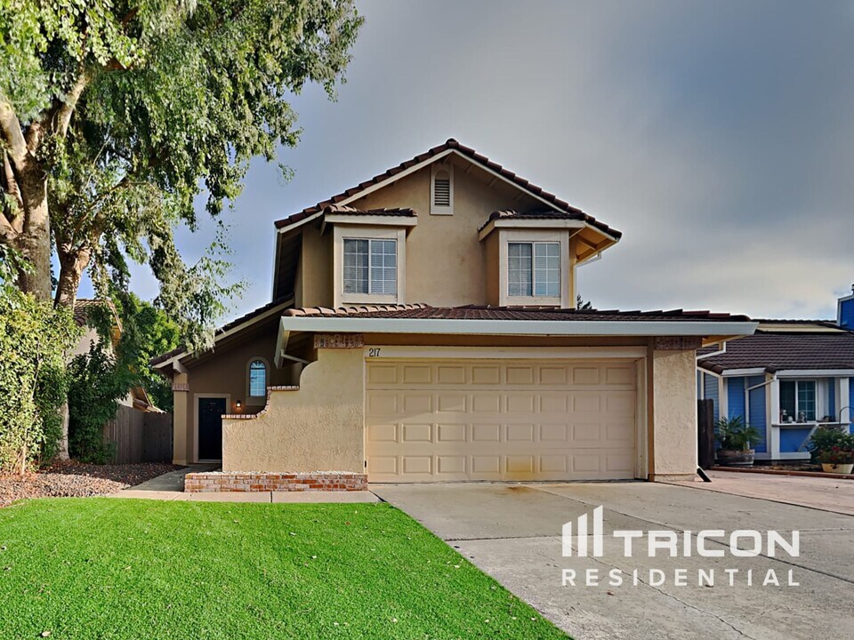 217 Sunhaven Dr in Fairfield, CA - Building Photo