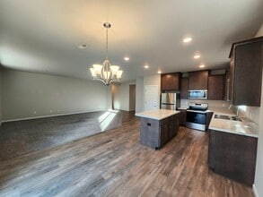 8203 Ballard Lp in West Richland, WA - Building Photo - Building Photo