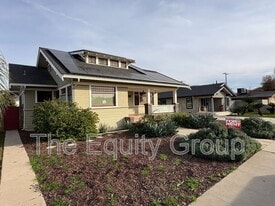 820 S Court St in Visalia, CA - Building Photo