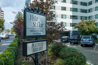 Vista St. Clair in Portland, OR - Building Photo - Building Photo